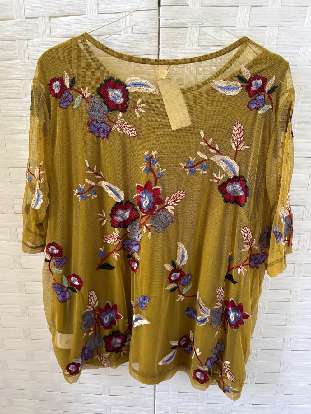 LOGO Lavish 2X Embroidered Mesh Top  Intricate Floral Design Short Sleeve Tank - Picture 3 of 11